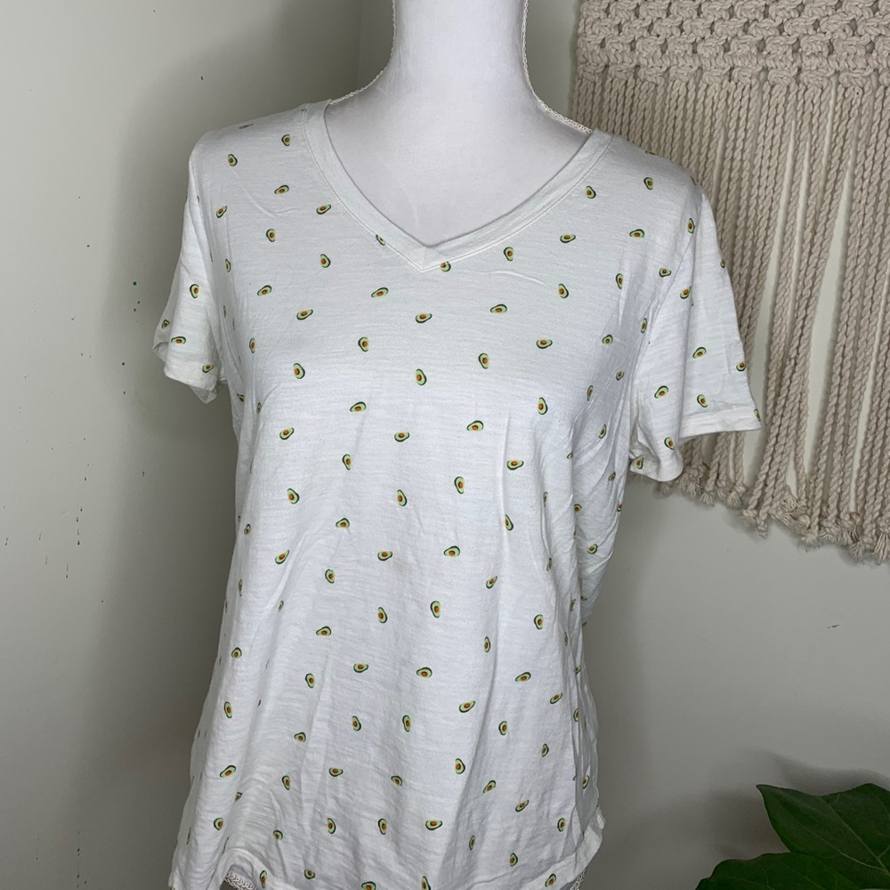 Old Navy avocado tee 🥑